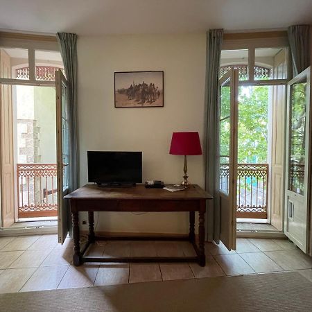 One Bedroom Apartment Place De L'Eglise, Сере Екстер'єр фото