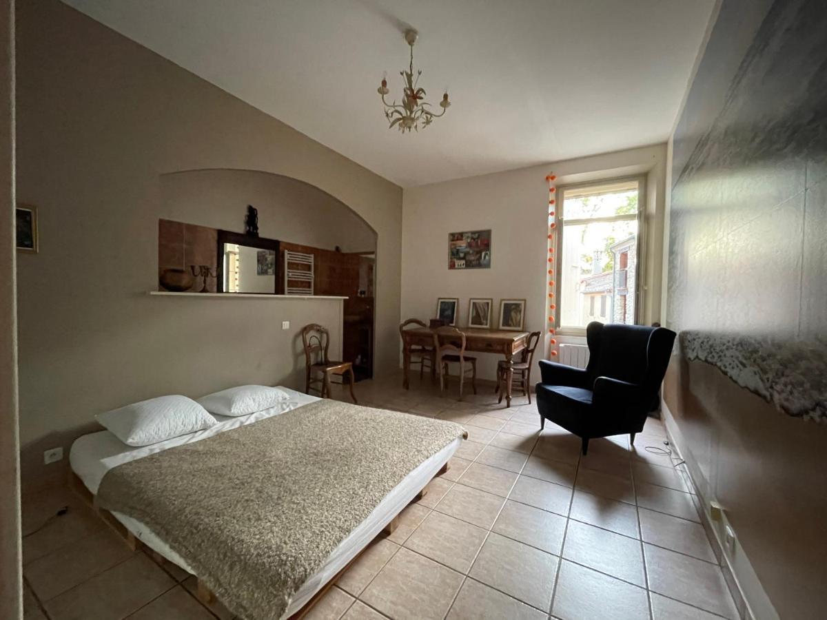 One Bedroom Apartment Place De L'Eglise, Сере Екстер'єр фото